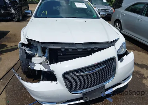 2021 Chrysler 300 Touring z USA, uszkodzony, nr VIN 2C3CCAAG2MH602460